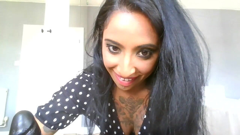 BabeXX69XX Asian MILF: 흑인 대물 자지에게 따먹히는 릴 와이너!