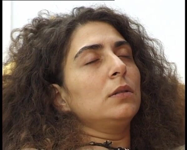 YOUR FIRST PORN: Yüzümde ateşli su sıçratıyor