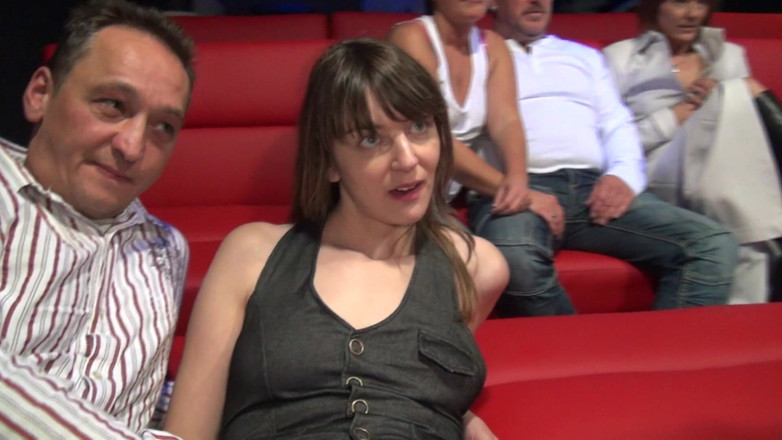 King Of Amateur: Orgia di coppie tedesche al cinema porno