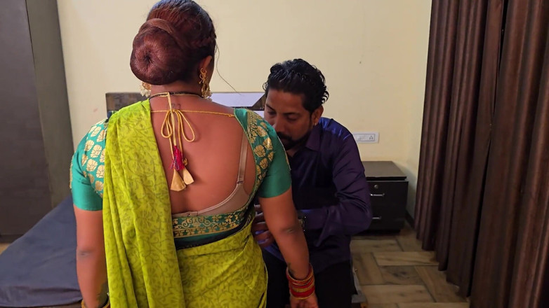 HOTKAMASUTRA: Husband Fucked Indian Bhabhi, Then Garbage Collector Saw It