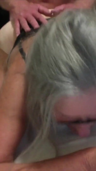 Calda miLF viene scopata a pecorina faccia anteriore mio marito sborra sul culo
