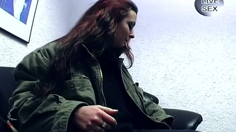 Deutsche Amateur Pornos: Azgın esmer orta yaşlı seksi kadın ıslak amcığı parmaklıyor yakın çekim