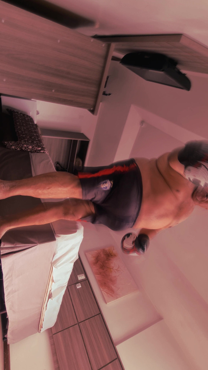 Punchbagplz: (sudut pandangan pertama) Cabaran yang tidak dapat disebat: bubba berkongkek...