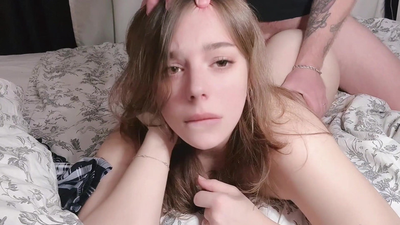 Dolly Sky: Hermanastra en primera vez con gran polla