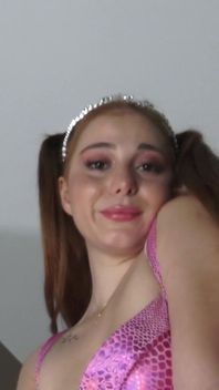 Redhead Sexy Teenie Dipping Flip Flops