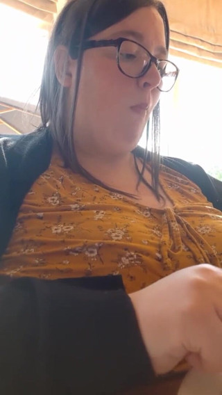 SSBBWLadyBrads: İri güzel kadın tam bir İngilizce yiyor (ses yok)