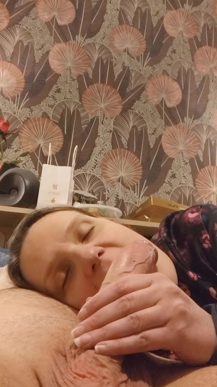 Titi77: 그녀는 셀카에서 젊은 연인의 섹스와 흠집을 더럽힌다