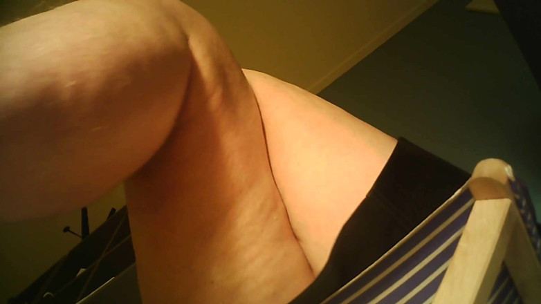 MisS Angel: Extreme calf jiggle from down under