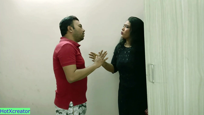 Hot creator: Manžel poslal šéfa kanceláře, aby ošukal svou sexy manželku - Desi Manželka...