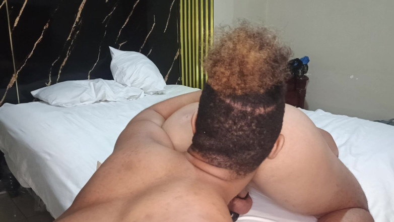 Foxxx_paulo: เขามาดูควยฉันเพื่อเอาน้ํานมออก