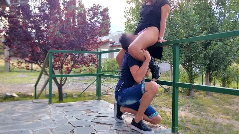 LadyRoma: Scappa dalla festa con un amico per una deliziosa leccata...