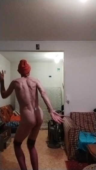 Loleauve: 戴着橙色帽子裸体！