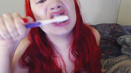 Scarlet Vixen: Čistím si zuby