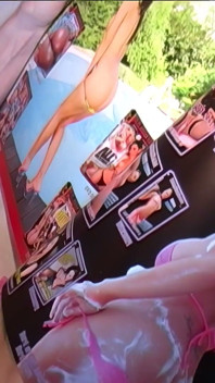 Une lezdom sexy se fait baiser pendant que la bombasse Frankie la maîtresse baise son esclave Louise Skye avec des godes et un gode ceinture