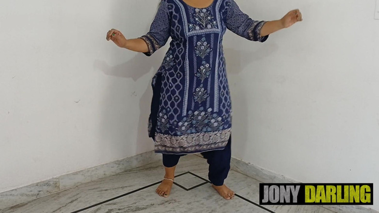 Jony Darling: Gasti, mujra indienne nue sur une chanson punjabi