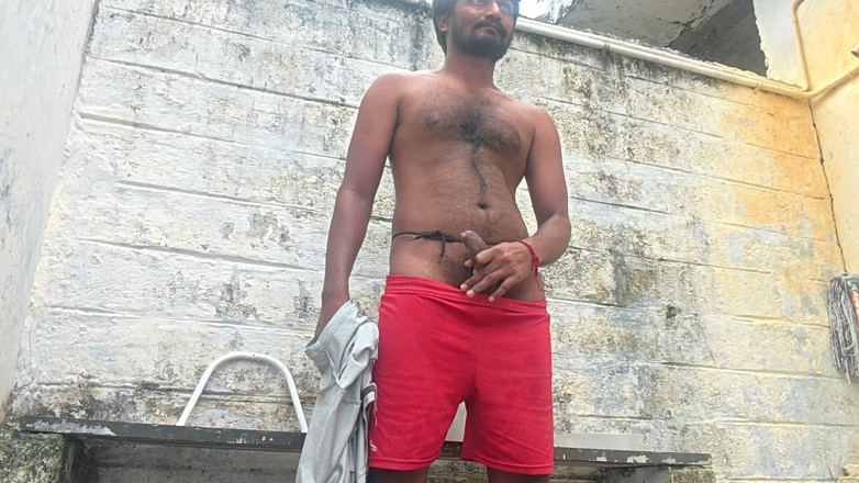 KUMBHA MANOJ KUMAR: Xhard - молодой большой отчим на улице в ванной