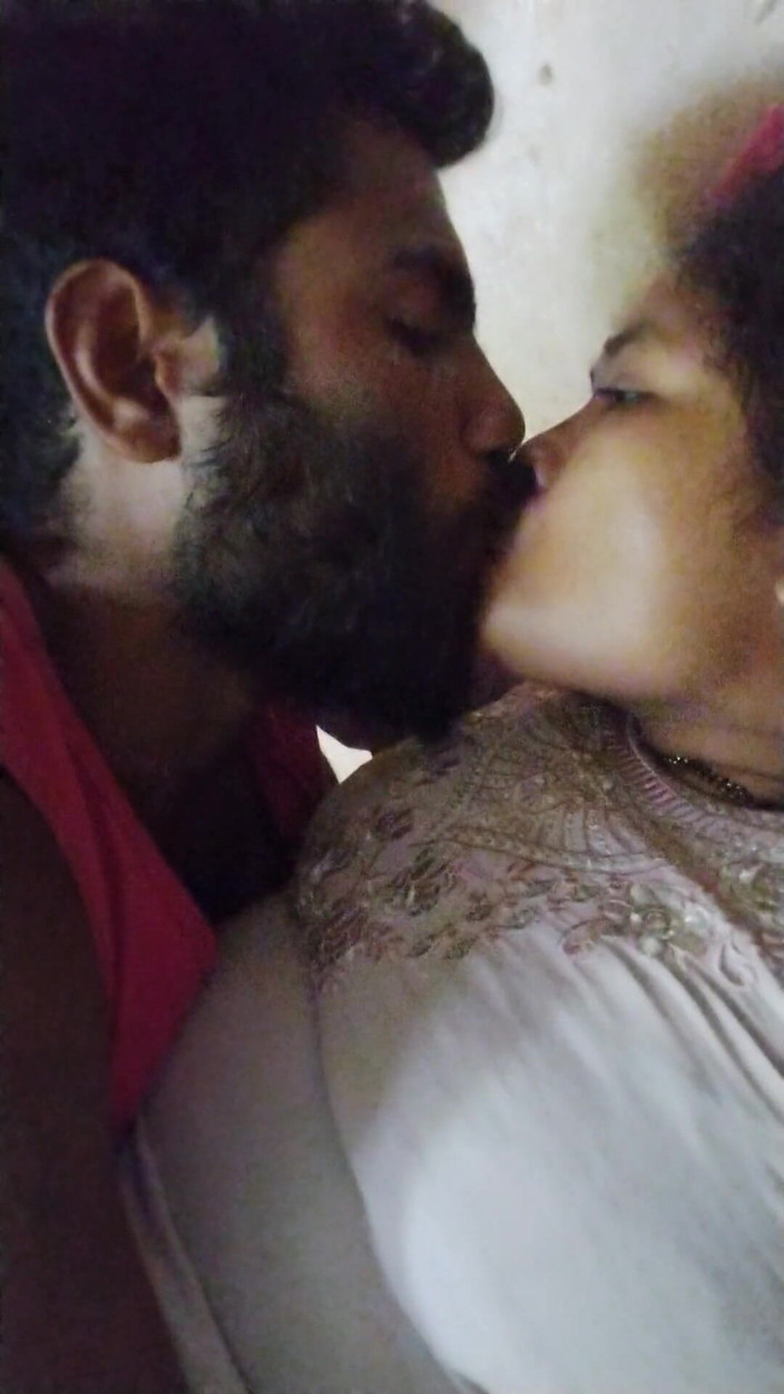 Mg3947731: Tante seksi india dengan toket besar melucuti kain sari choli...