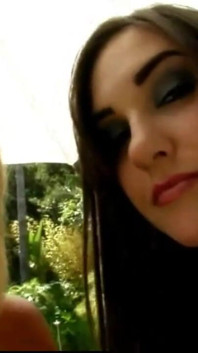 Sasha Grey učí svou kamarádku