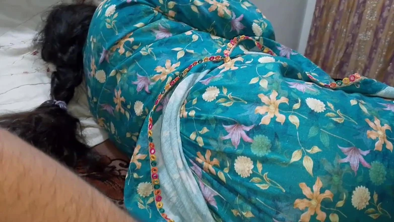 QueenbeautyQB: Bed Share Sex with Step Mom