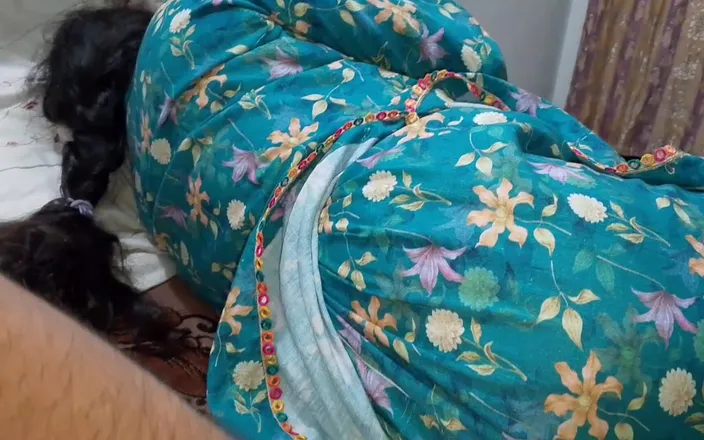 QueenbeautyQB: Bed Share Sex with Step Mom