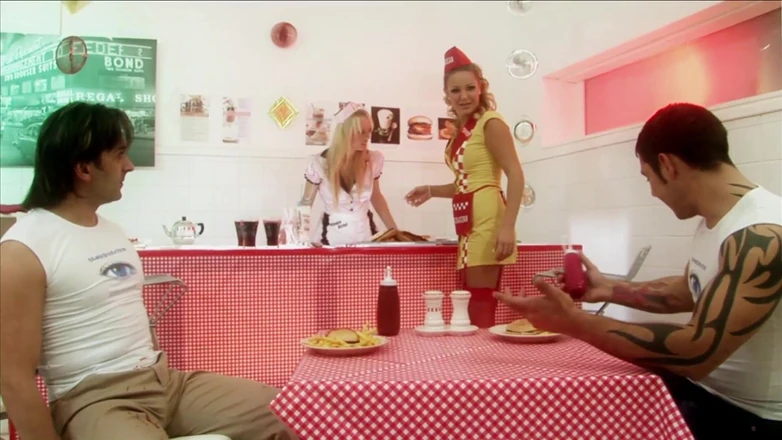 Hot group sex: Bra gruppsex med Diana Gold och Eve Black två slampor...