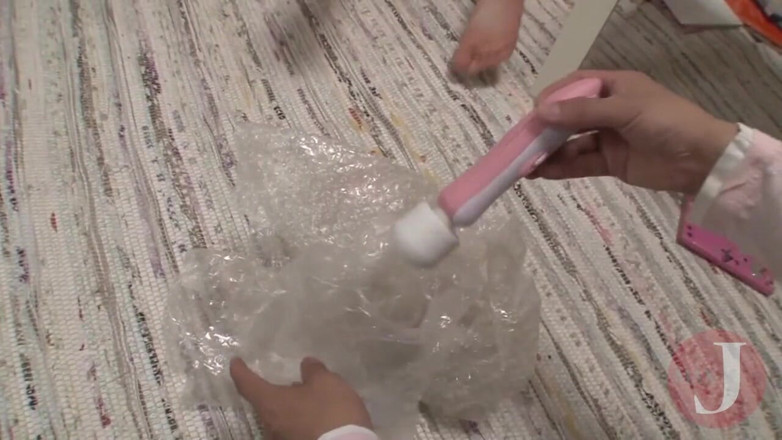 Asian happy ending: Une Japonaise sexy se fait caresser sa chatte poilue