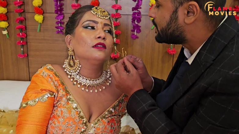 DesiHeat Studio: 쪼이는 보지와 처녀 보지를 따먹는 Razia Bhabhi