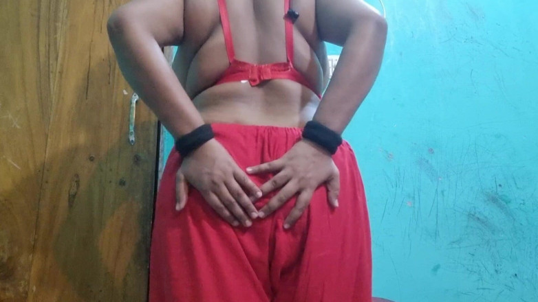 NilaRani693: Hermosa chica en solitario relajándose en el dormitorio - nuevo video