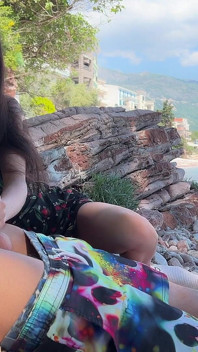 Riskli açık havada yarak sahilde teşhir ediyor - sikini elimde aldım ve boşalmasına yardım ettim