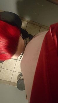 Asiatică cu țâțe mari sissy Trap Sperm Dump Adânc în gât însămânțat anal fără prezervativ în ejaculare înăuntru în toaleta publică