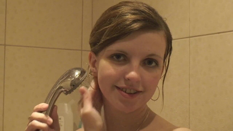 Russian sluts: Hot babe in sensual solo action in bathroom
