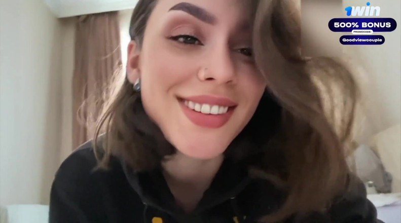 Good_view: Estudiante sexy monta hábilmente una polla