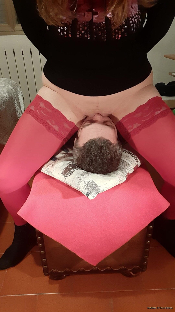 goddess82: Nasul tău este complet înfășurat în pizda mea!