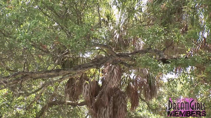 Dream Girls: Une latina sexy se fait baiser pour la première fois...