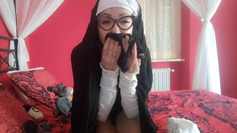 savannahamatoriale: Ateşli seksi rahibe