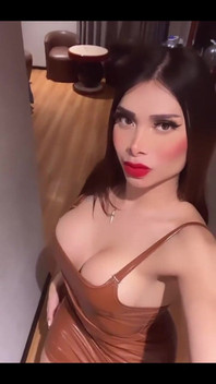 Pensi che andremmo bene, tu ed io facciamo sesso in un hotel a tema specchio?