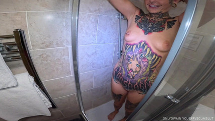 Yourfavecumslut: La puttana affamata di piscio viene usata come toilette