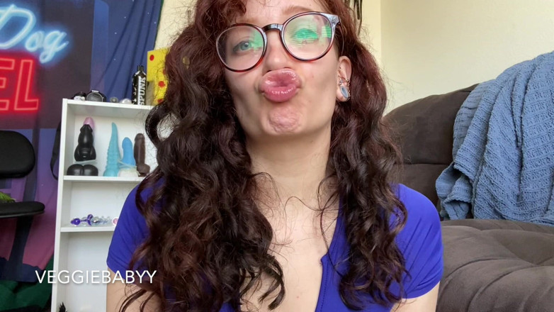 Veggiebabyy: Seducing You with My Big Pouty Lips