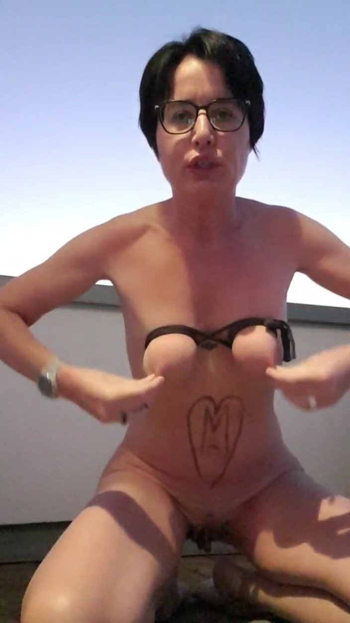 JulieEroticDress: Stříkání na skle