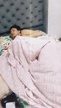 คลิปเก่า มีคนแอบถ่ายฉันนอนเปลือยแล้วควยแข็ง Part 1 Femboy ควยแข็ง
