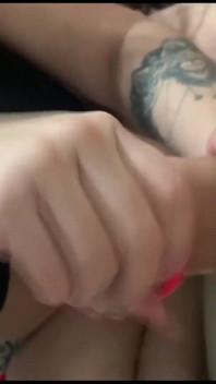 给阴户受虐狂的男性口交