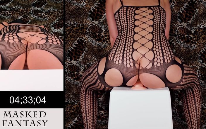 Masked Fantasy: Squat neukuitdaging - lingerie -editie met kruisloze bodystockings