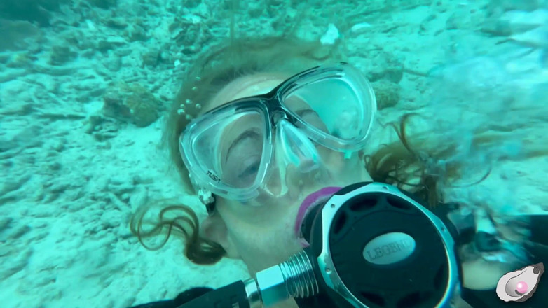 Mistress Pink Pearl: Supergirl gặp con bạch tuộc nứng nhất ở Bonaire