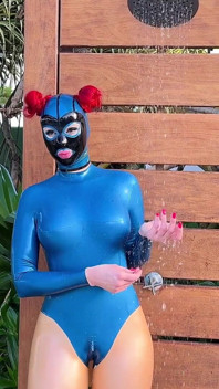 Rubberdoll v ráji