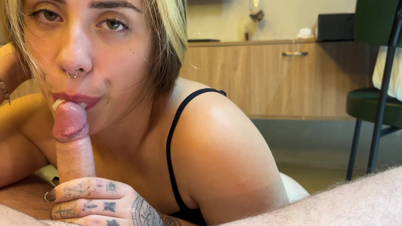 Raxxxbit: Throatpie, pipe baveuse et encore throatpie