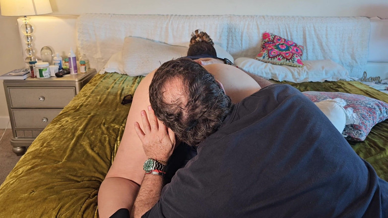 House of mature: Elegancka owłosiona żona odsłoniętą - z klasą lady zamienia się w anal...