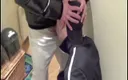 Sneaker gay: Arab suckers fucked in jogging