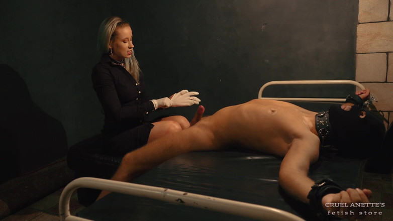 Cruel Anettes fetish world: L-am făcut să ejaculeze