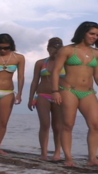 Todas las bellezas universitarias naturales se quitan los bikinis
