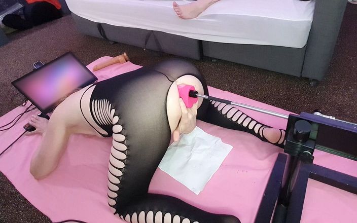 Spike Essex: Sexy milf Lisa Anal dildo diversão na máquina de foder